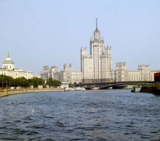 High-rise apartment building on Kotelnicheskaya Embankment