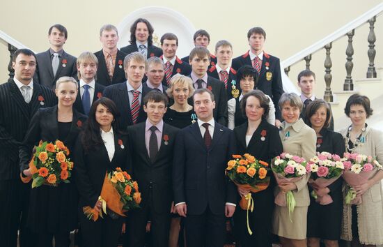 Dmitry Medvedev presents awards to Russian Olympic team