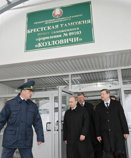 Vladimir Putin visits Belarus