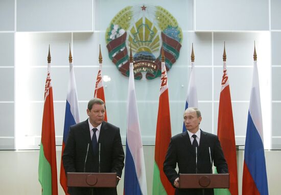 Vladimir Putin visits Republic of Belarus