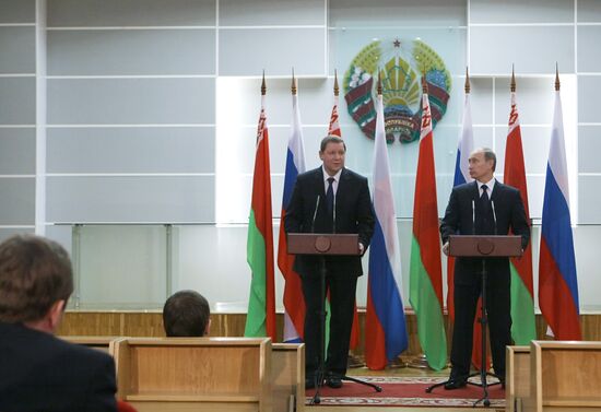 Vladimir Putin visits Republic of Belarus