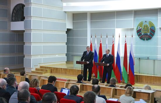 Vladimir Putin visits Republic of Belarus