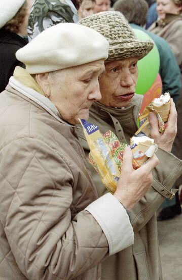 MUSCOVITES MAY DAY HOLIDAYS