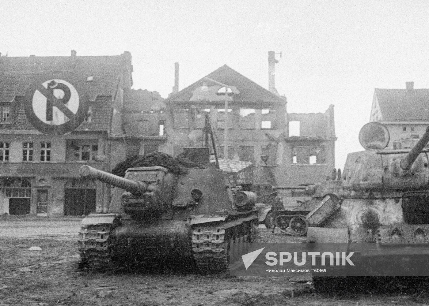 WWII SOVIET GUNS TANKS KOENIGSBERG