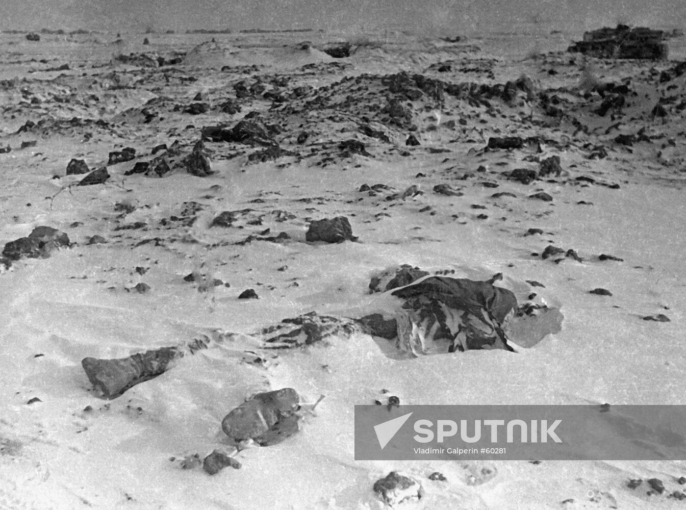 WWII STALINGRAD CORPSE GERMAN SOLDIER SNOW
