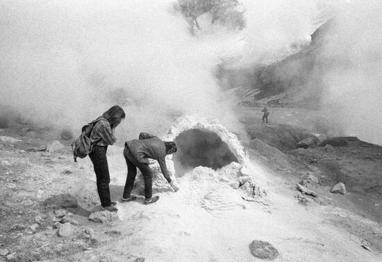 STUDIES VOLCANO MUTNOVSKY