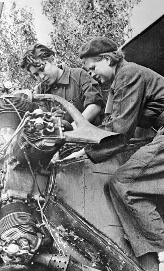 WOMEN AVIATION GREAT PATRIOTIC WAR 
