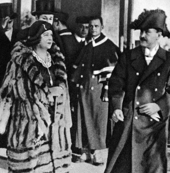 ALEXANDRA KOLLONTAI