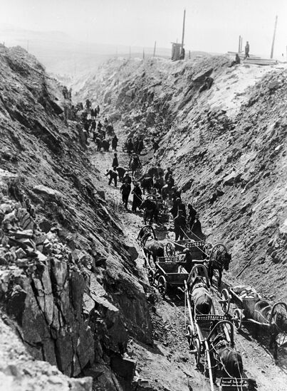 CARTS HORSES PEOPLE MOUNTAINS