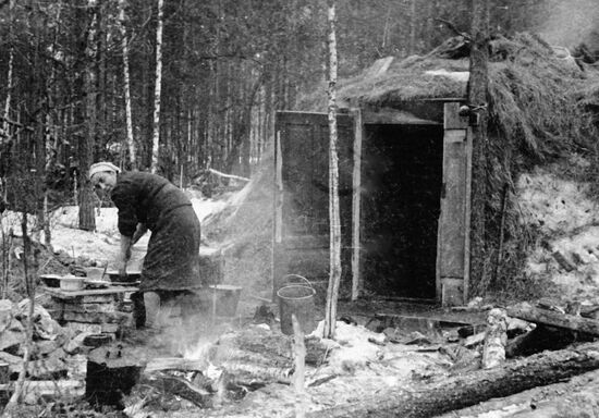 WWII PARTISAN GROUP MEDVEDEV  CAMP KITCHEN 