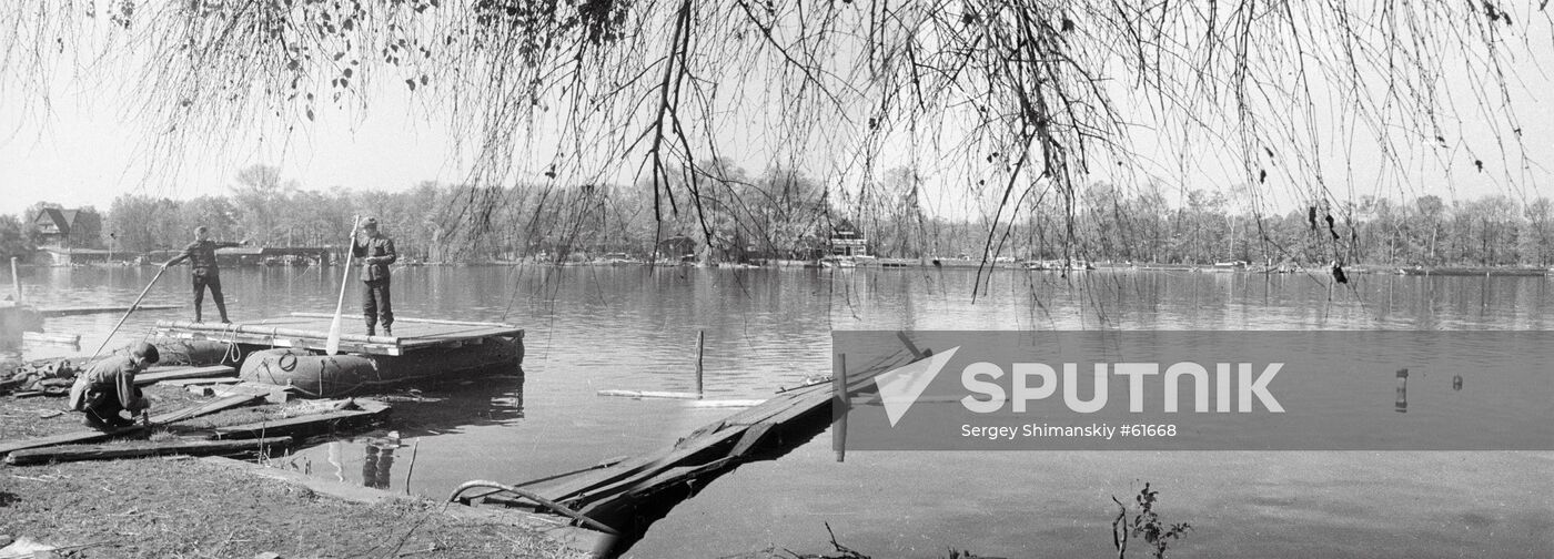 CROSSING RIVER WWII