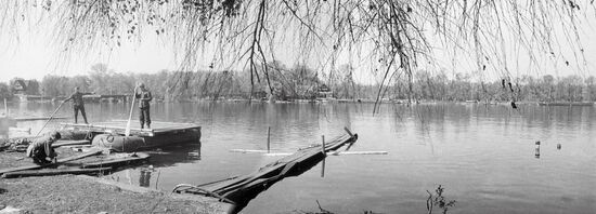 CROSSING RIVER WWII
