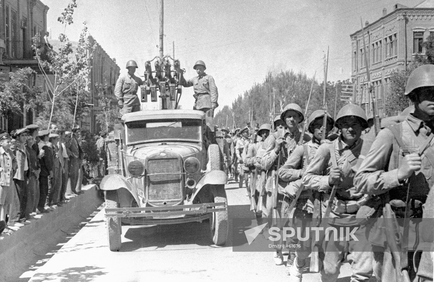 WWII IRAN TABRIZ SOVIET TROOPS