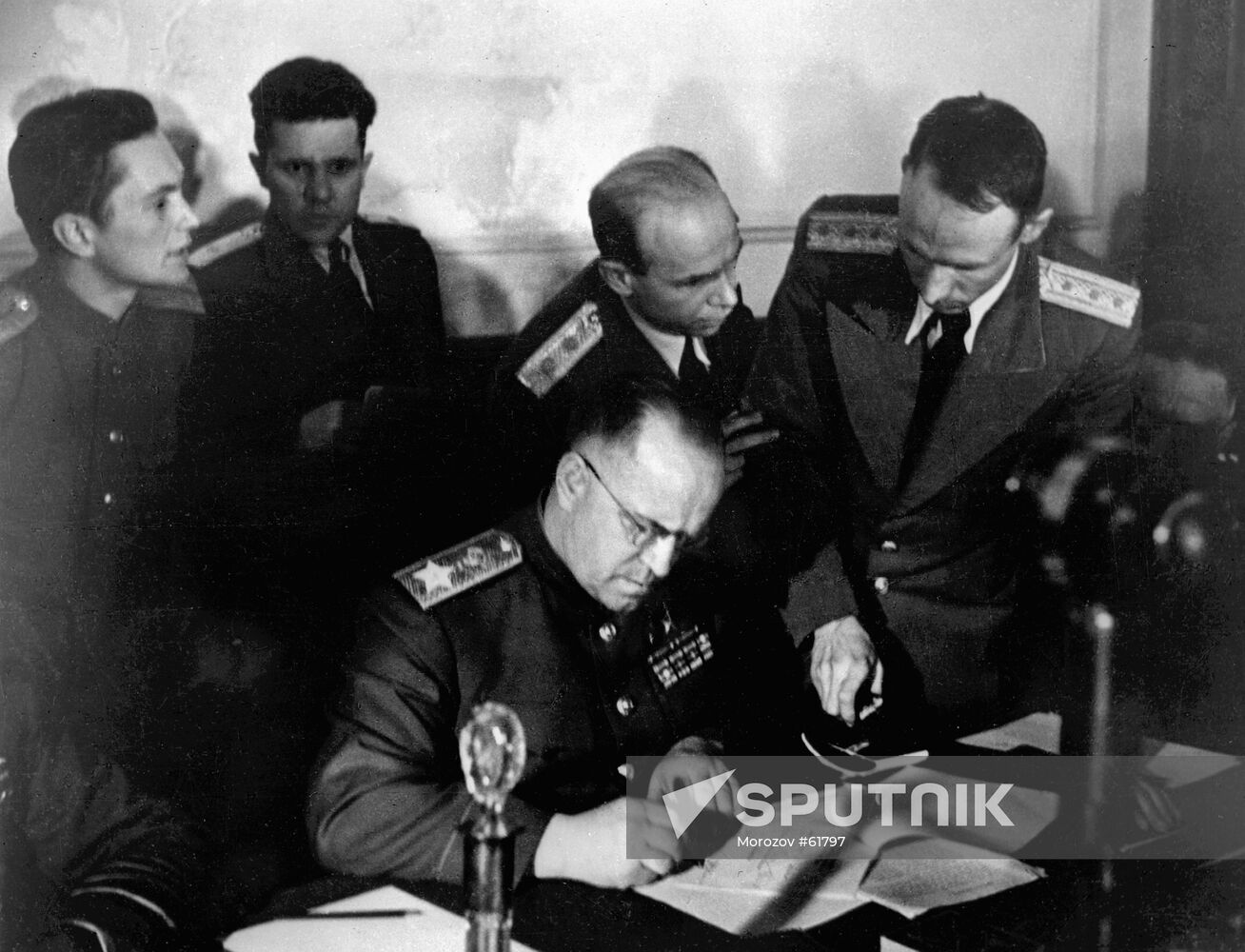 ZHUKOV GERMANY SURRENDER GREAT PATRIOTIC WAR 