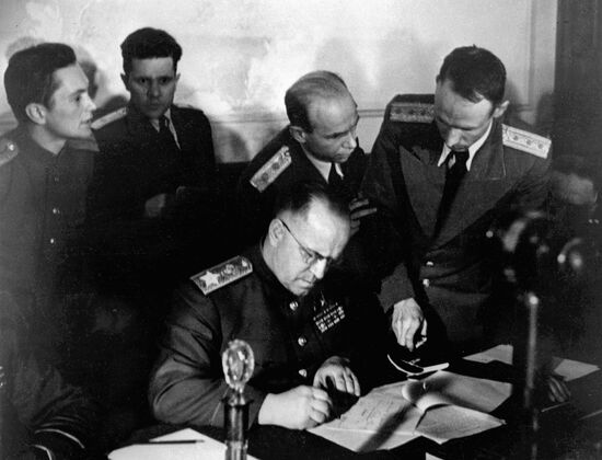 ZHUKOV GERMANY SURRENDER GREAT PATRIOTIC WAR 