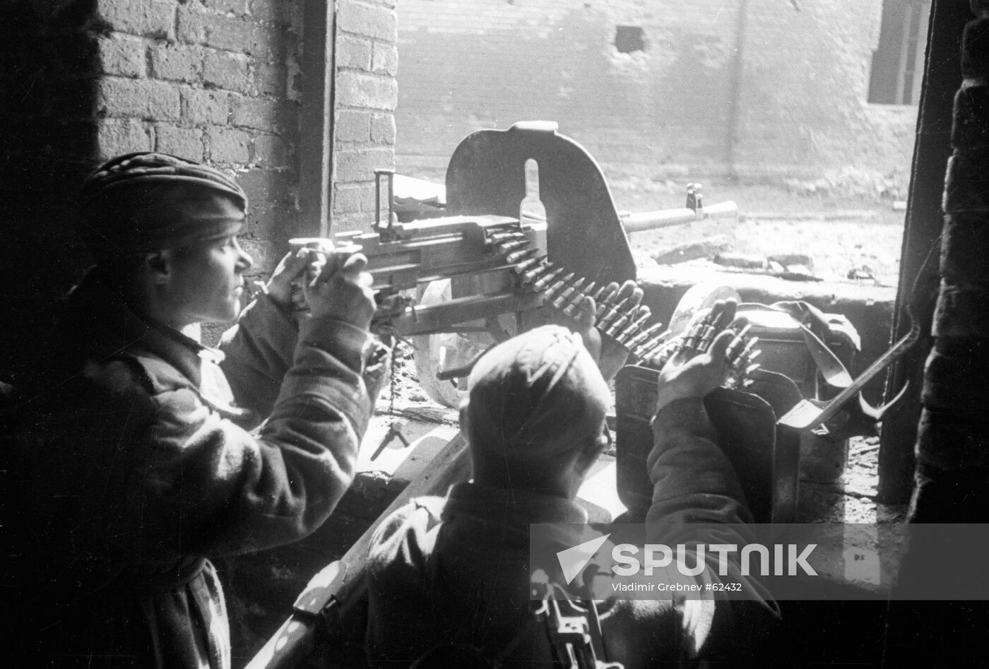 GUNNERS WWII BERLIN