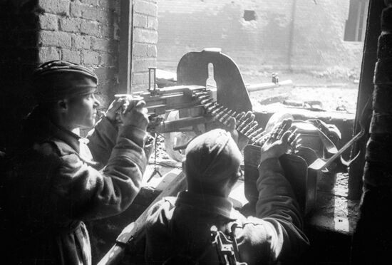 GUNNERS WWII BERLIN
