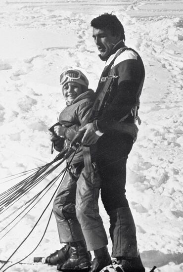 PARACHUTE JUMPER GIRL MOUNTAIN