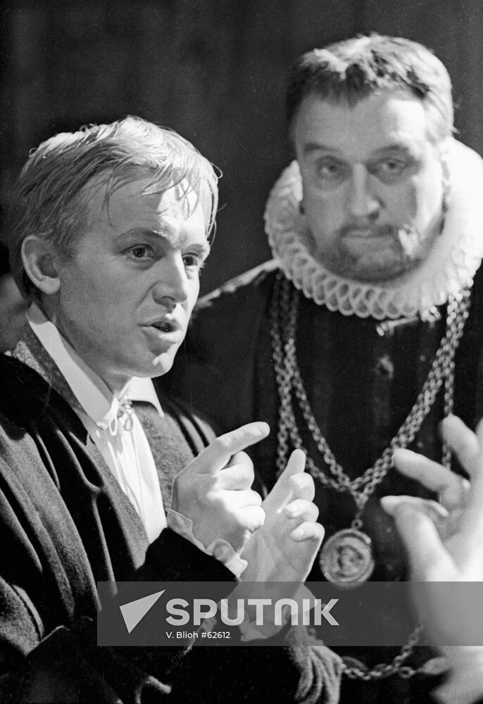 SMOKTUNOVSKY NAZVANOV HAMLET FILM
