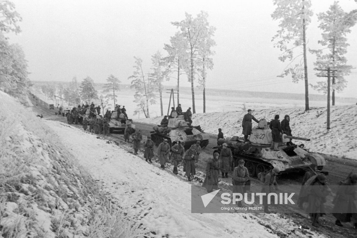 WWII UKRAINE SOVIET TROOPS ATTACK