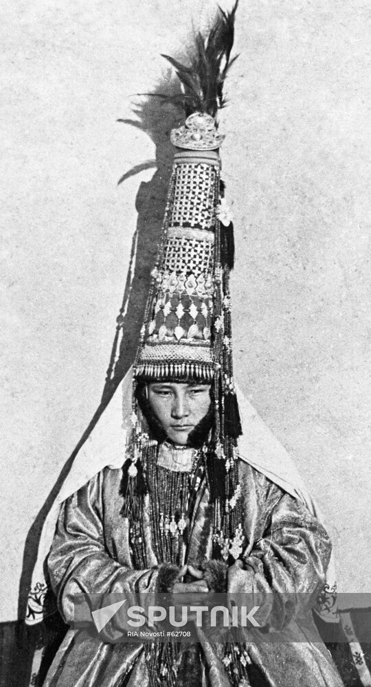 KAZAKHSTAN GIRL WEDDING OUTFIT