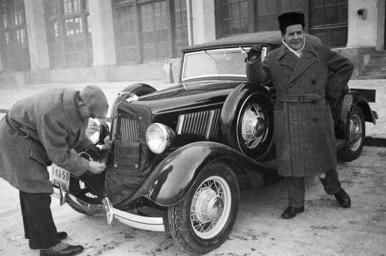 EISENSTEIN CAR DRIVER FILM STUIDO