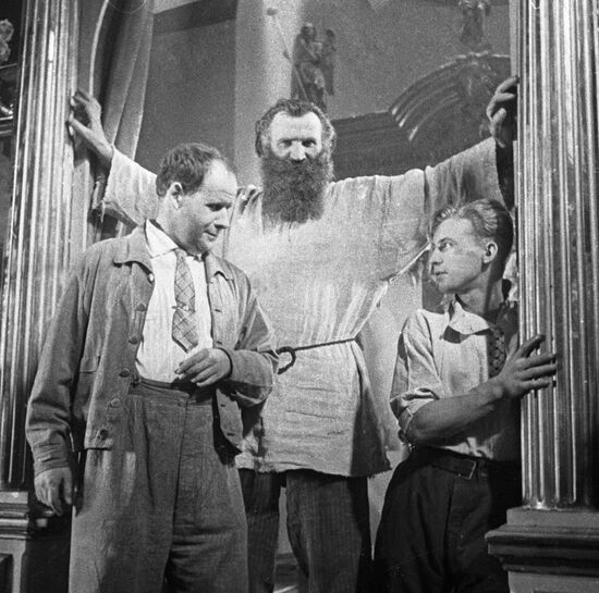 EISENSTEIN ACTORS FILMING "BEZHIN LUG "