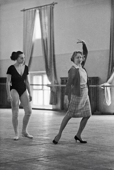TIMOFEYEVA ULANOVA REHEARSAL