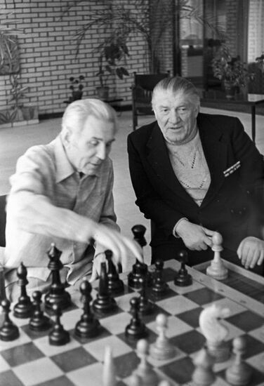 KRYUCHKOV ARTIST CHESS
