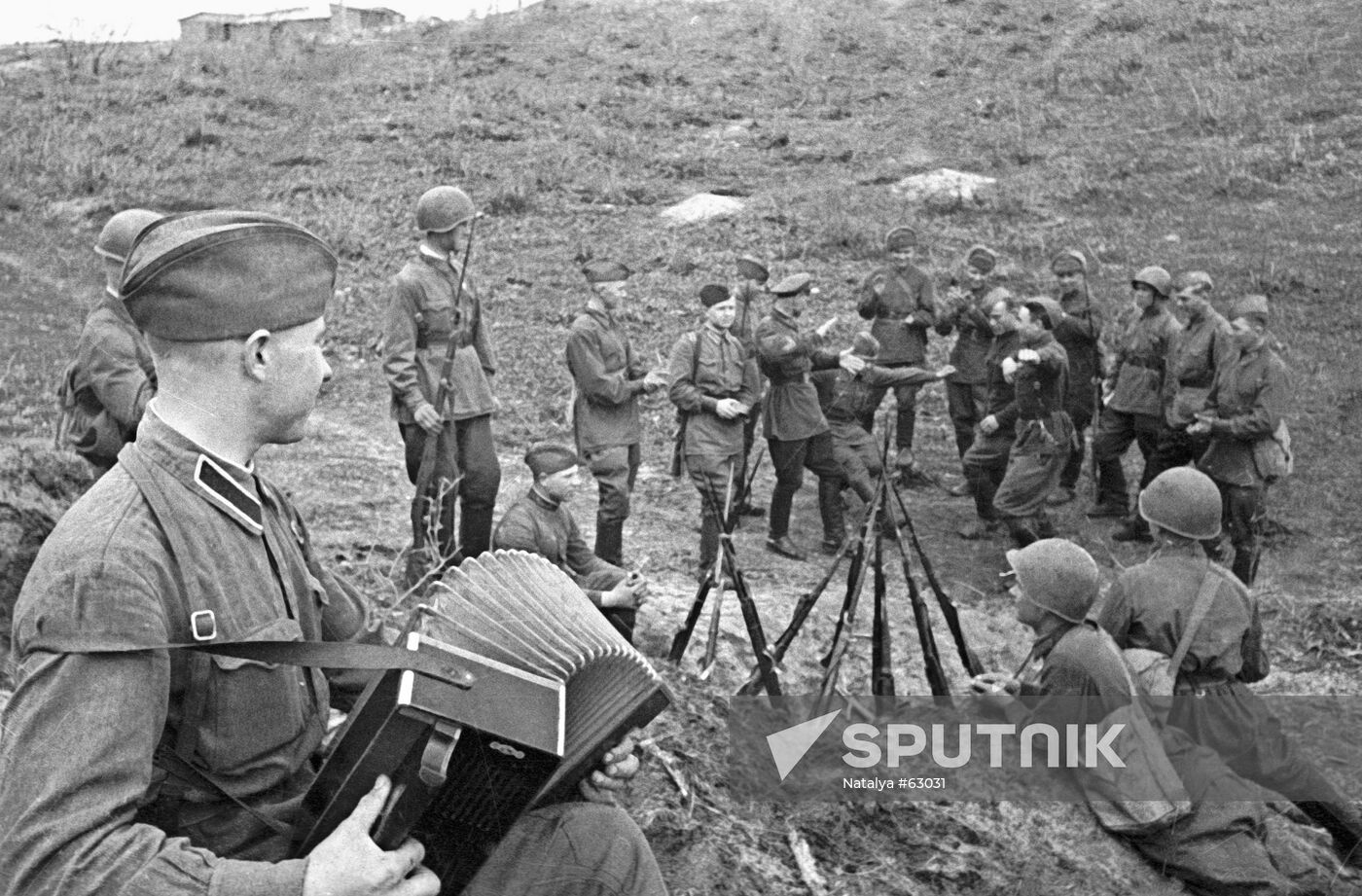 SOVIET TROOPS REST WWII