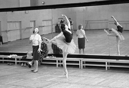 TIMOFEYEVA ULANOVA REHEARSAL