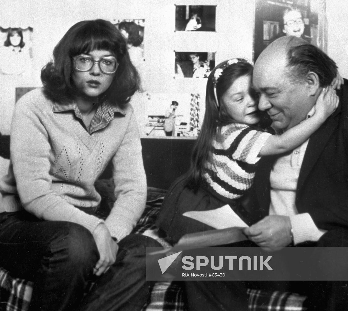 LEONOV YAKOVLEVA FILM TEARS WERE FALLING