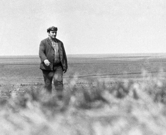 VIRGIN LANDS FARM TEAM LEADER DOVZHIK 