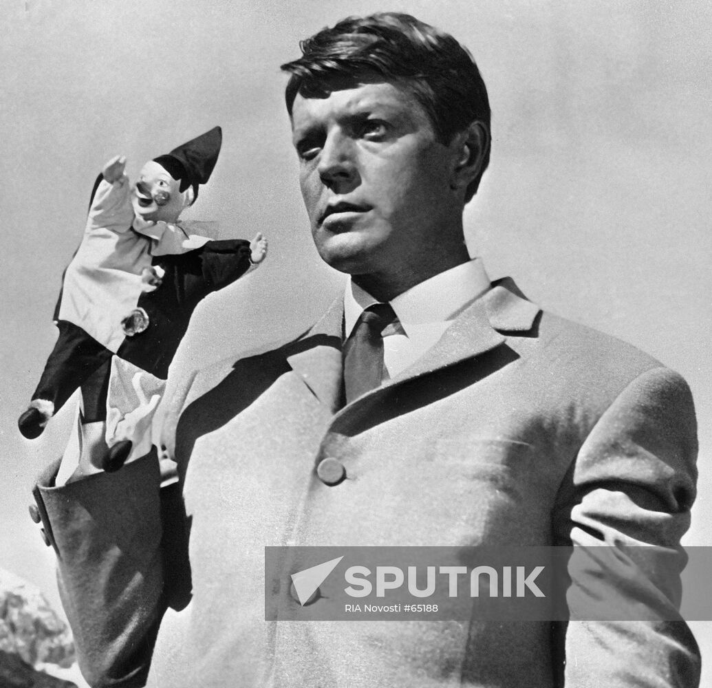 STRIZHENOV "THEY CALLED HIM ROBERT" FILM
