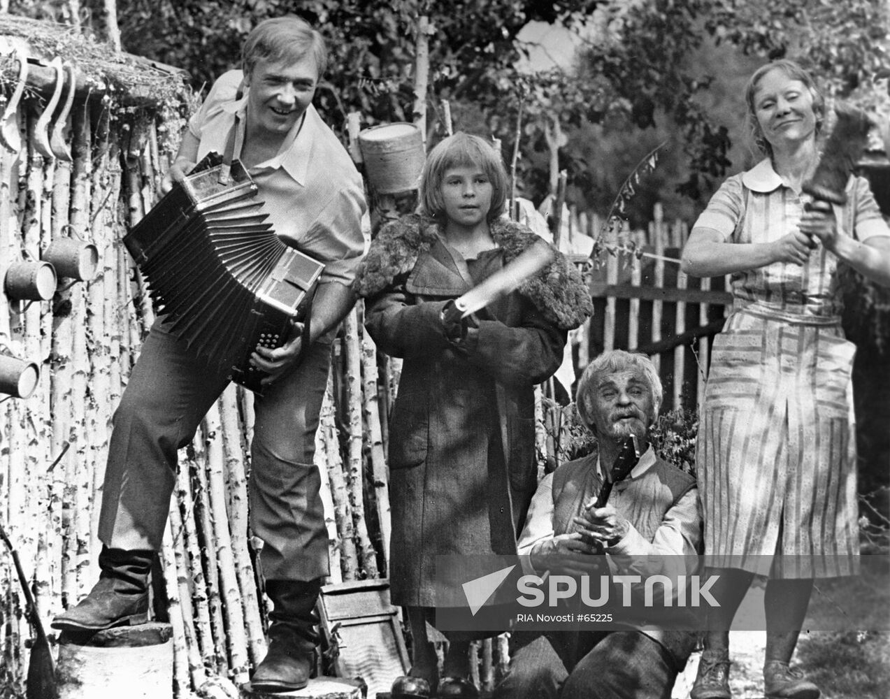 KURAVLEV NIKISHCHIKHINA "A DOG WAS WALKING ON THE PIANO" FILM