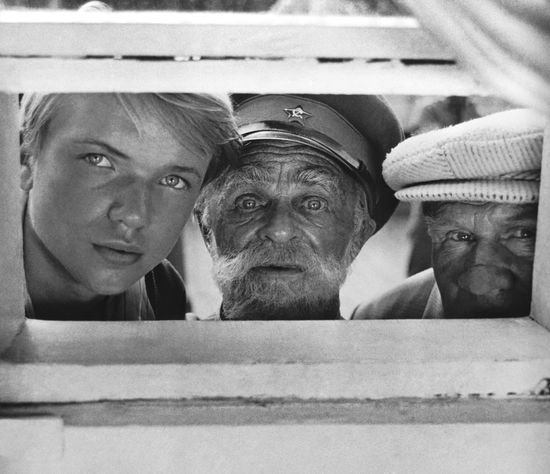 SMOLYAKOV SABUROV RYZHOV FILM TSELUYUTSYA ZORI 