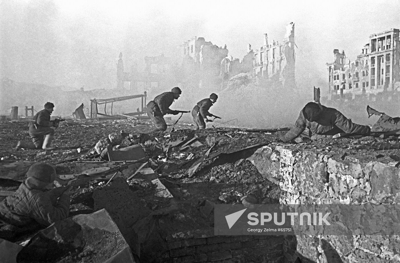BUILDING ATTACK SOLDIERS GREAT PATRIOTIC WAR