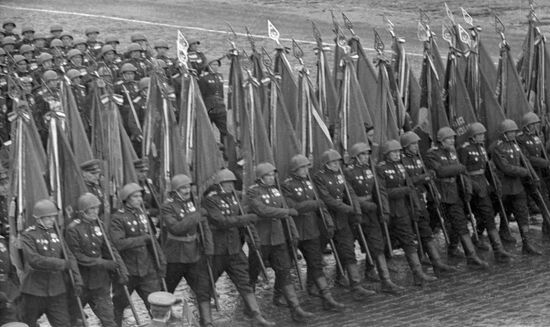 RED SQUARE VICTORY PARADE