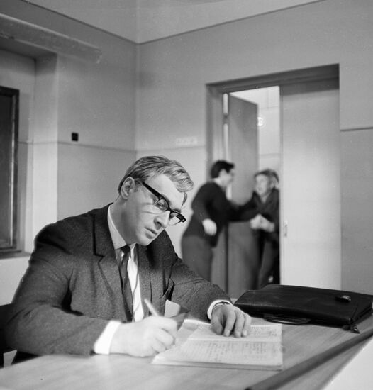 TIKHONOV FILM WE'LL LIVE TILL MONDAY