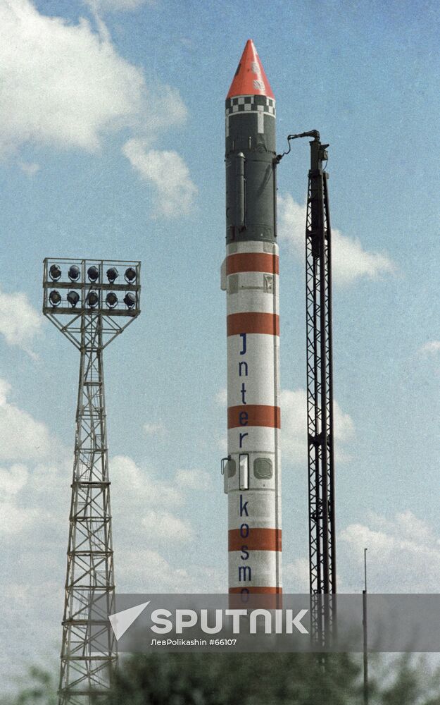 INTERKOSMOS-11 START