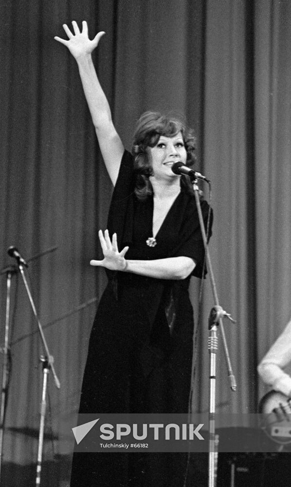 PUGACHYOVA SINGER