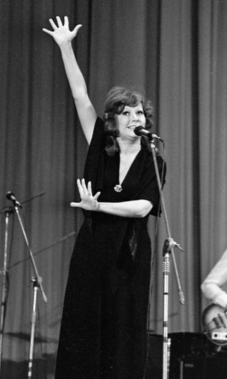PUGACHYOVA SINGER