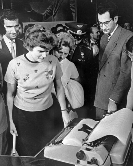BYKOVSKY TERESHKOVA "BULGARIA BUILDS SOCIALISM"