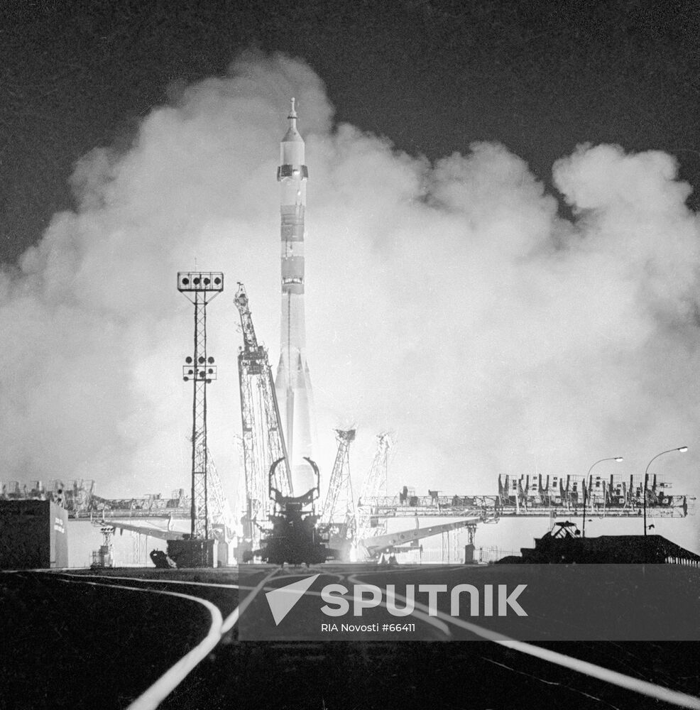 BAIKONUR START  SOYUZ-14