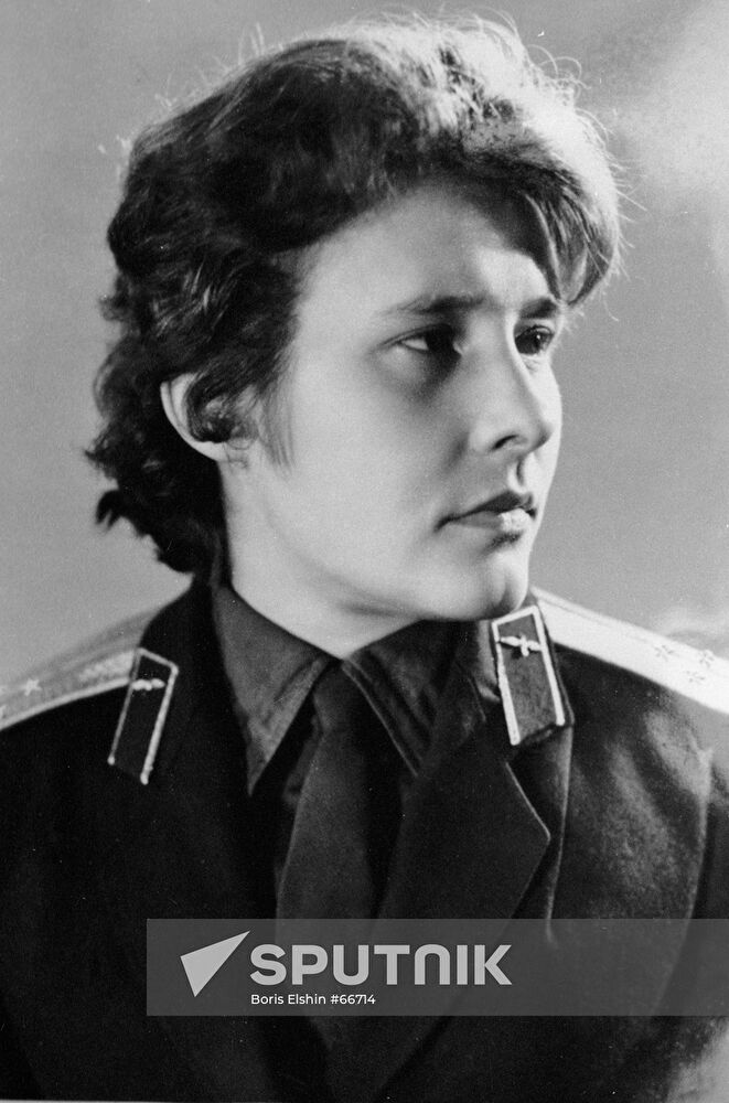 PONOMARYOVA BACK-UP WOMAN