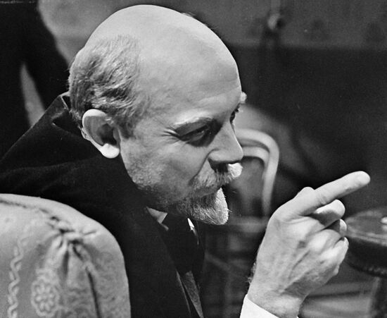 SMOKTUNOVSKY "ON ONE PLANET"