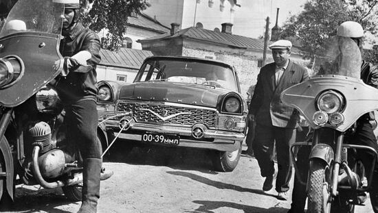 LEONOV