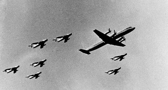 FIGHTERS PLANE COSMONAUTS ESCORT