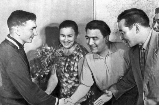 Bykovsky Congratulated for Successful Mission