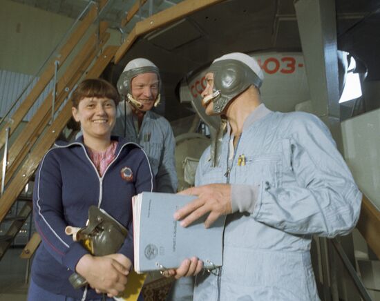 SAVITSKAYA VOLK DZHANIBEKOV SOYUZ-T-12